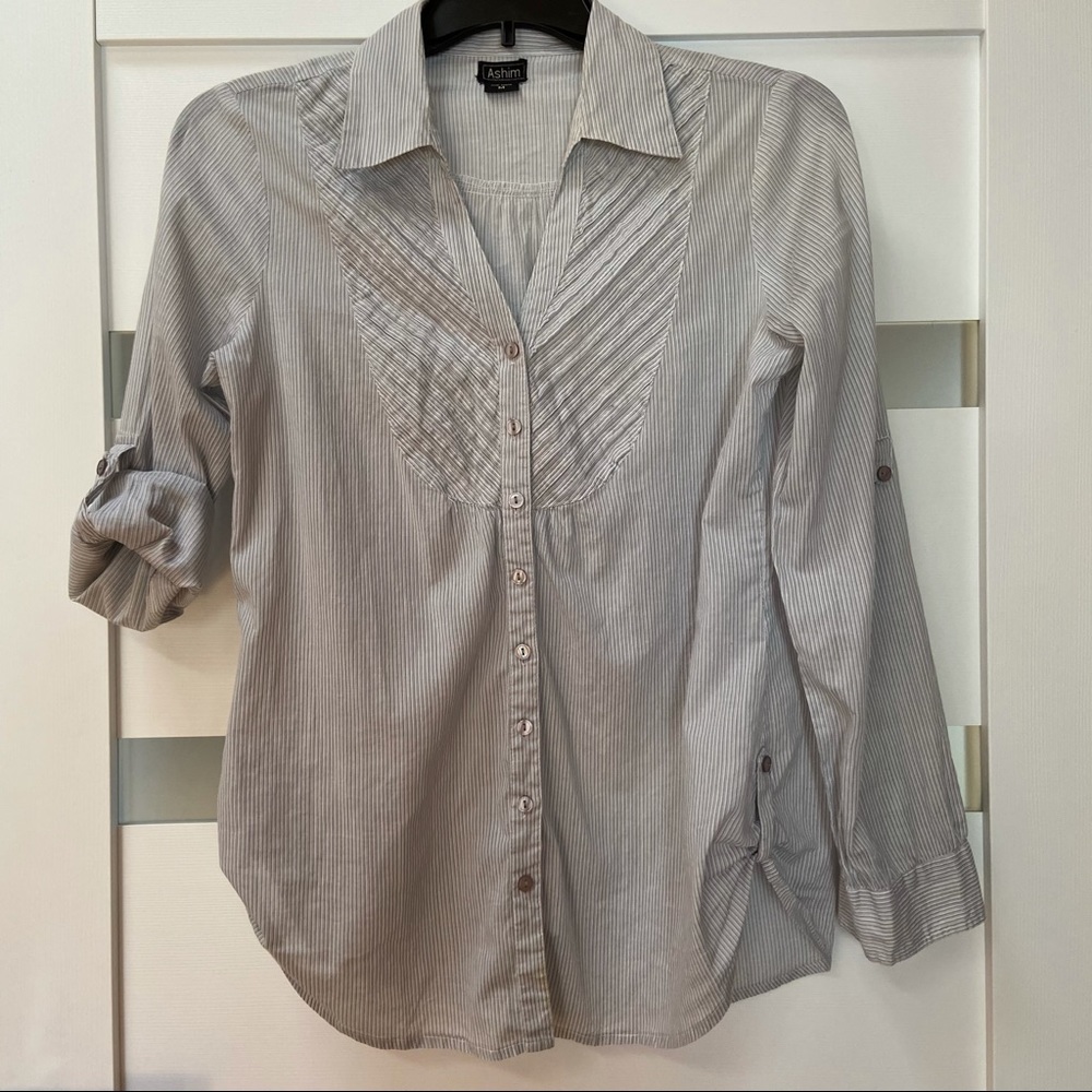EUC Ashim thin pinstripe gray pleat button up top